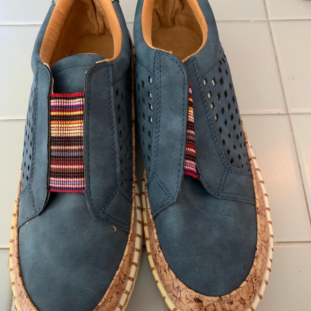 Brand new, no tags. Women’s Size 8